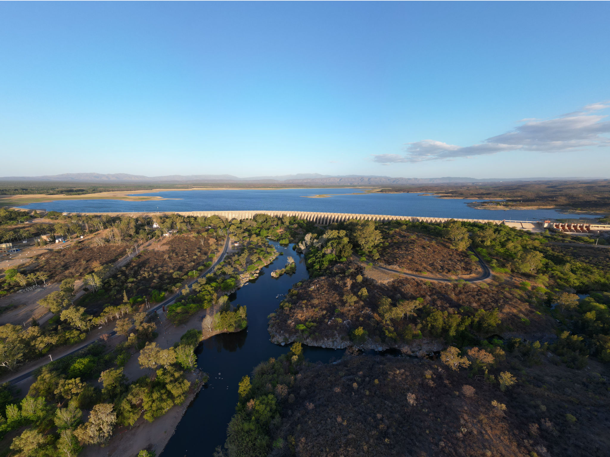 Barrage de Cruz del Eje depuis le ciel