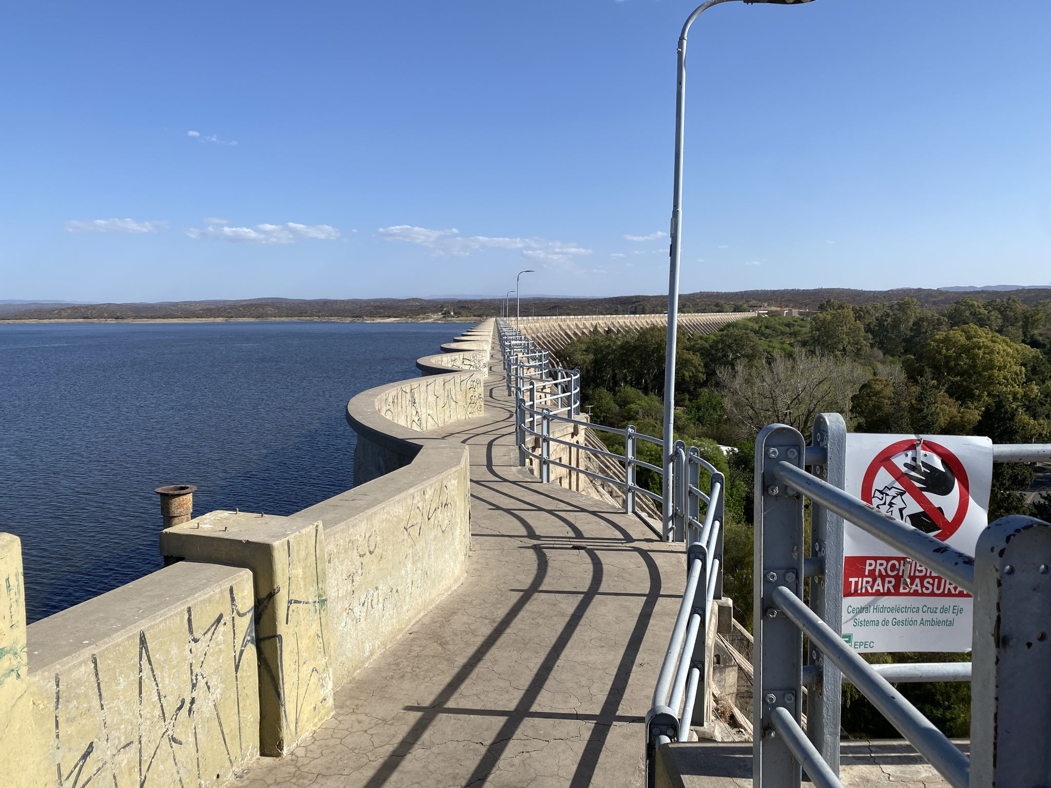 Sur le barrage de Cruz del Eje