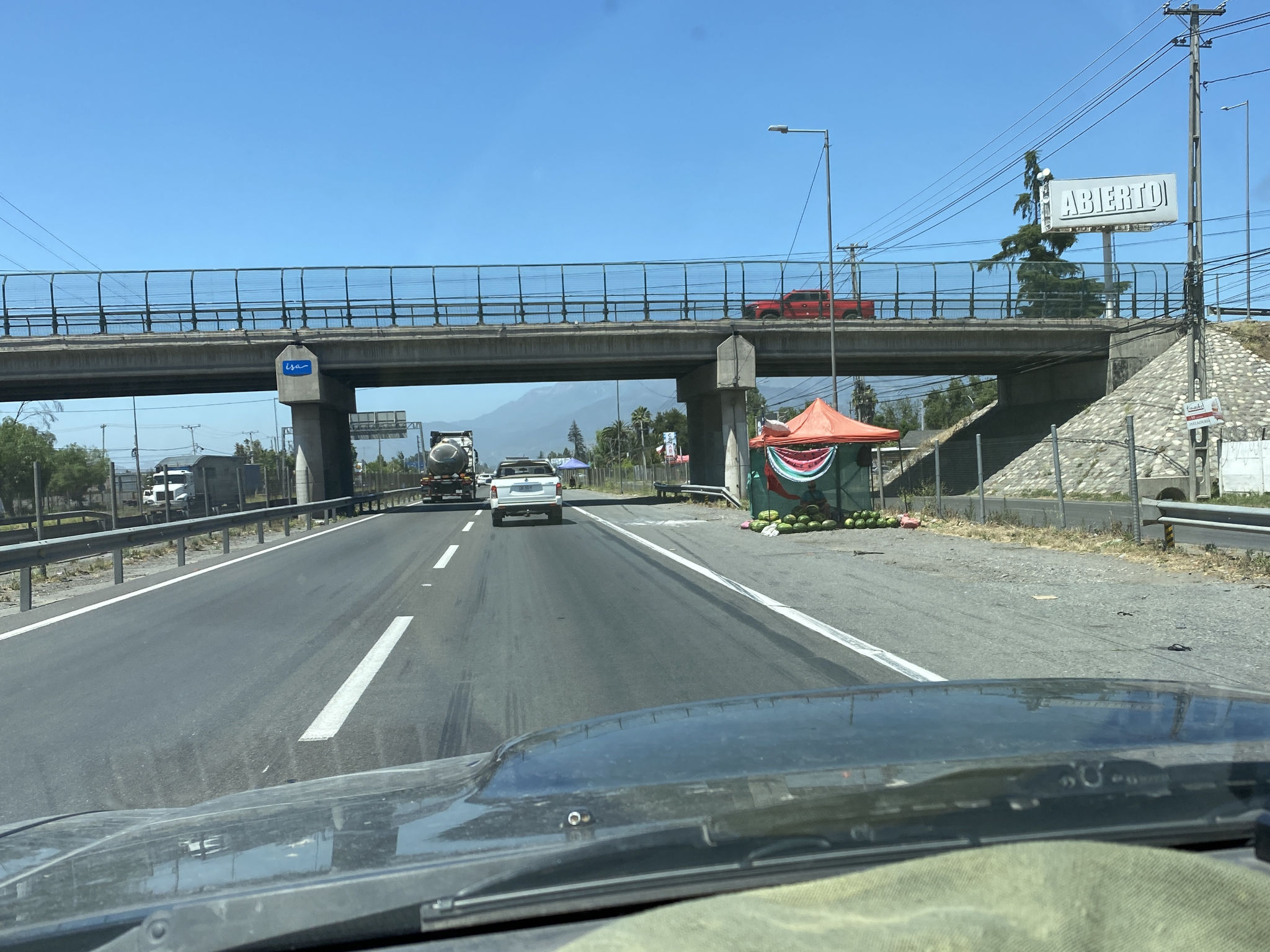 Vente de fruit le long de l'autoroute