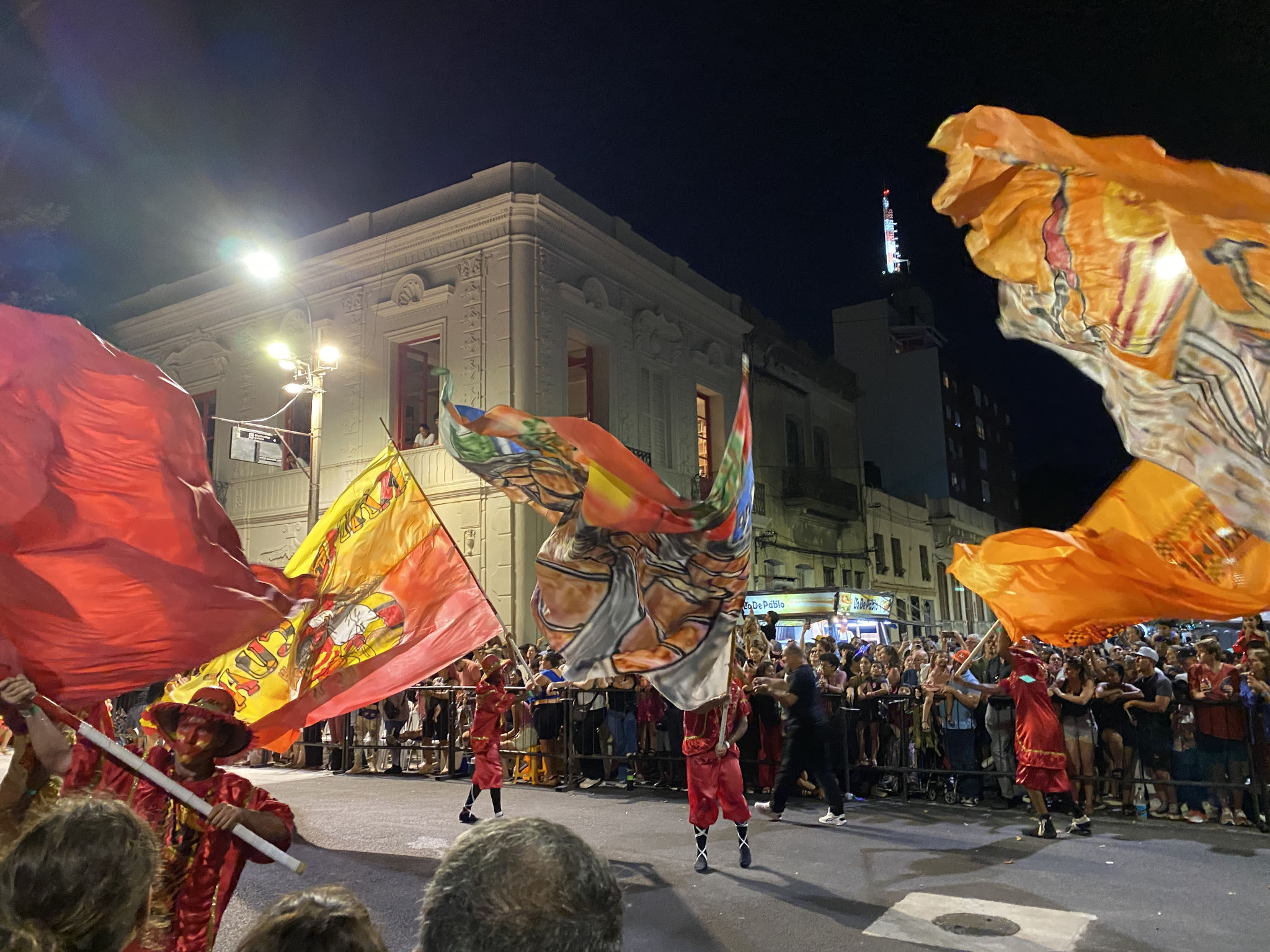 Drapeaux au carnaval de Montevideo